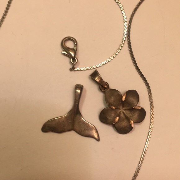 Silver beach pendants and chain - Picture 3 of 4